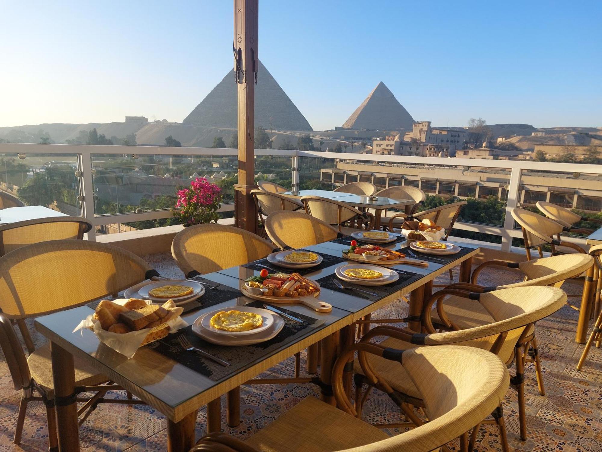 Doudou Pyramids View Hotel Kafrat al Jabal Luaran gambar