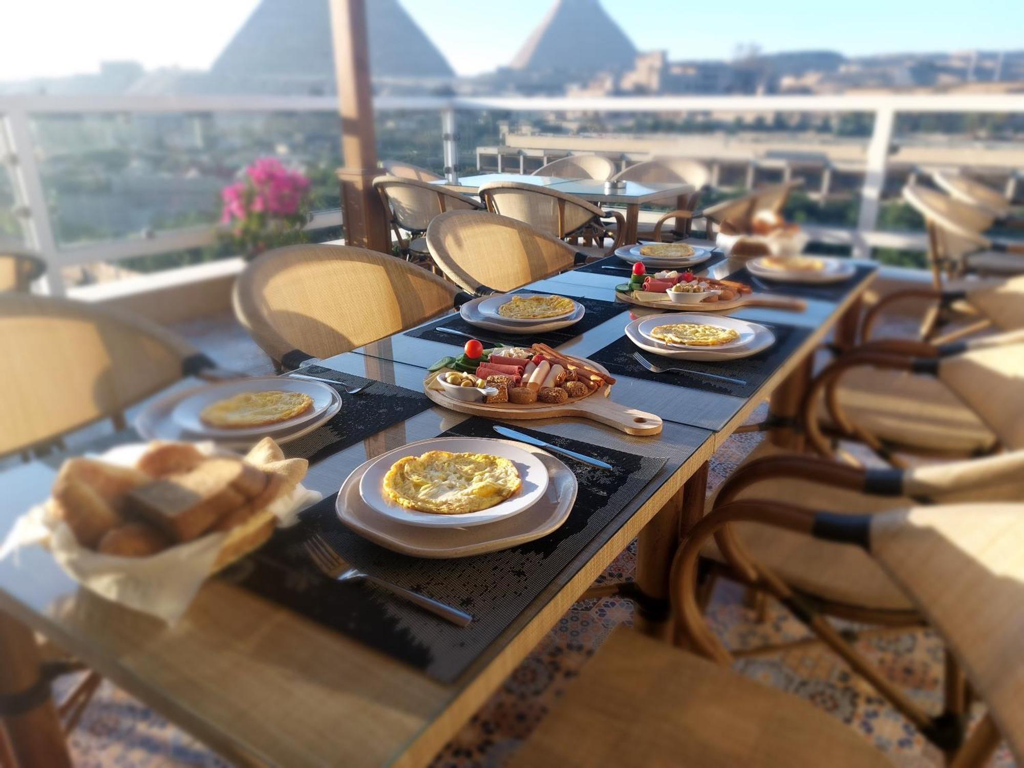 Doudou Pyramids View Hotel Kafrat al Jabal Luaran gambar