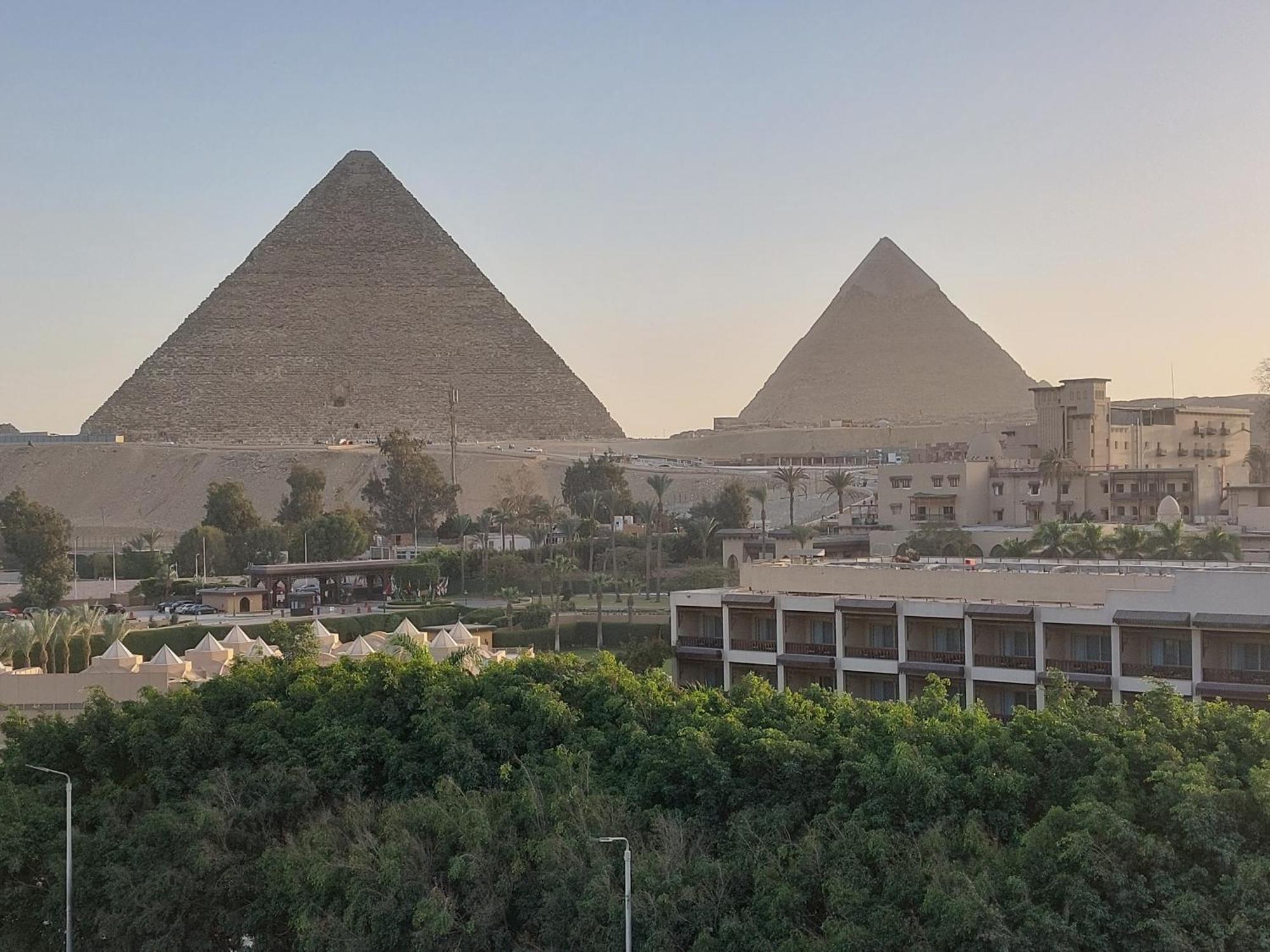 Doudou Pyramids View Hotel Kafrat al Jabal Luaran gambar