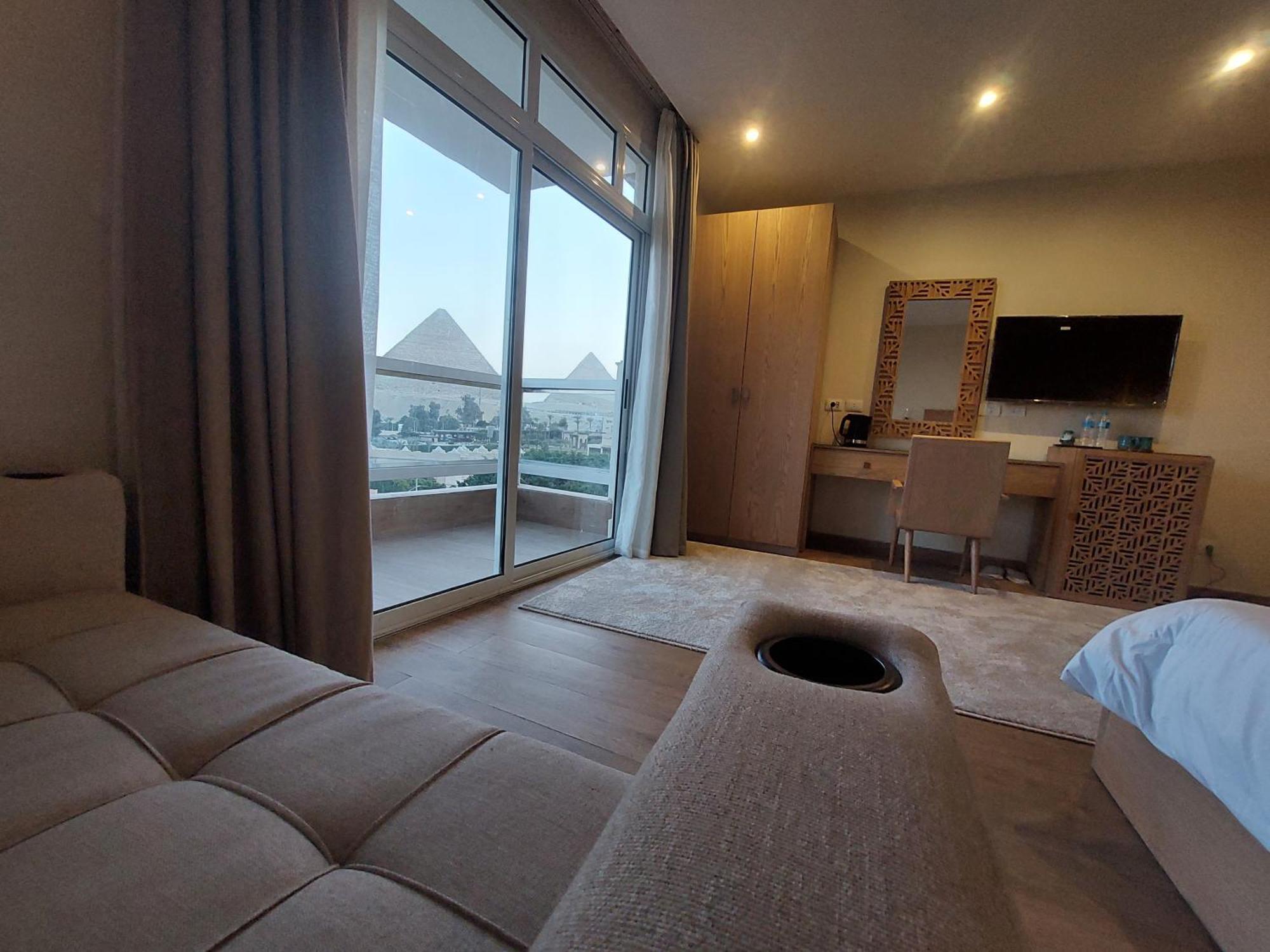 Doudou Pyramids View Hotel Kafrat al Jabal Luaran gambar