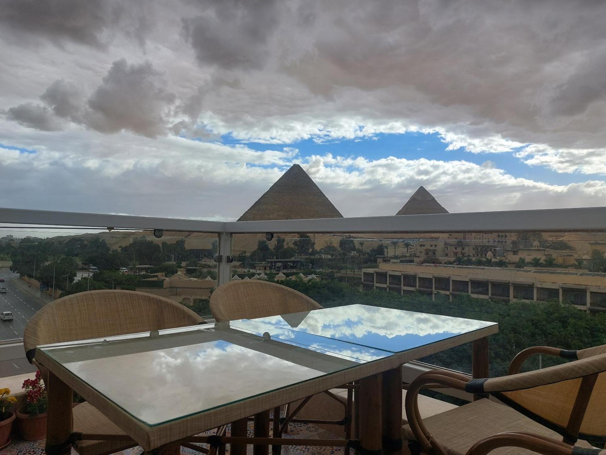 Doudou Pyramids View Hotel Kafrat al Jabal Luaran gambar