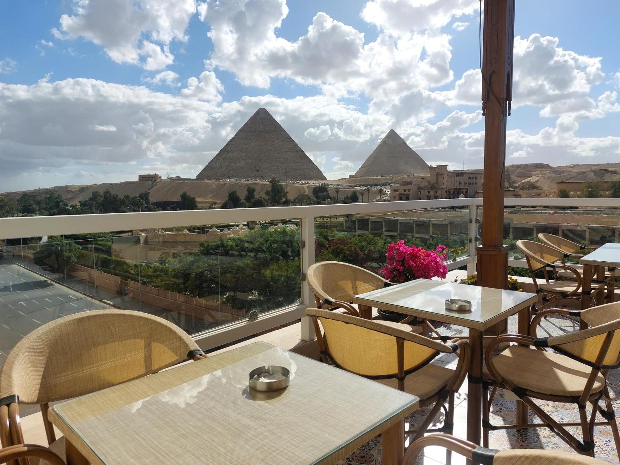 Doudou Pyramids View Hotel Kafrat al Jabal Luaran gambar