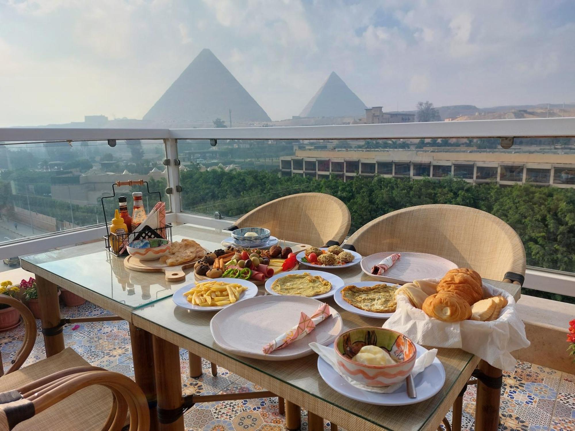 Doudou Pyramids View Hotel Kafrat al Jabal Luaran gambar