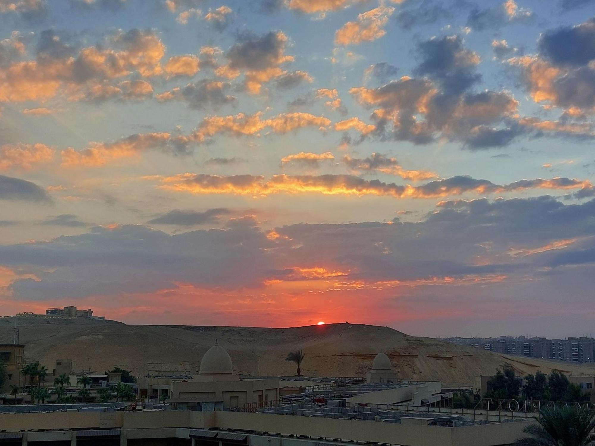 Doudou Pyramids View Hotel Kafrat al Jabal Luaran gambar