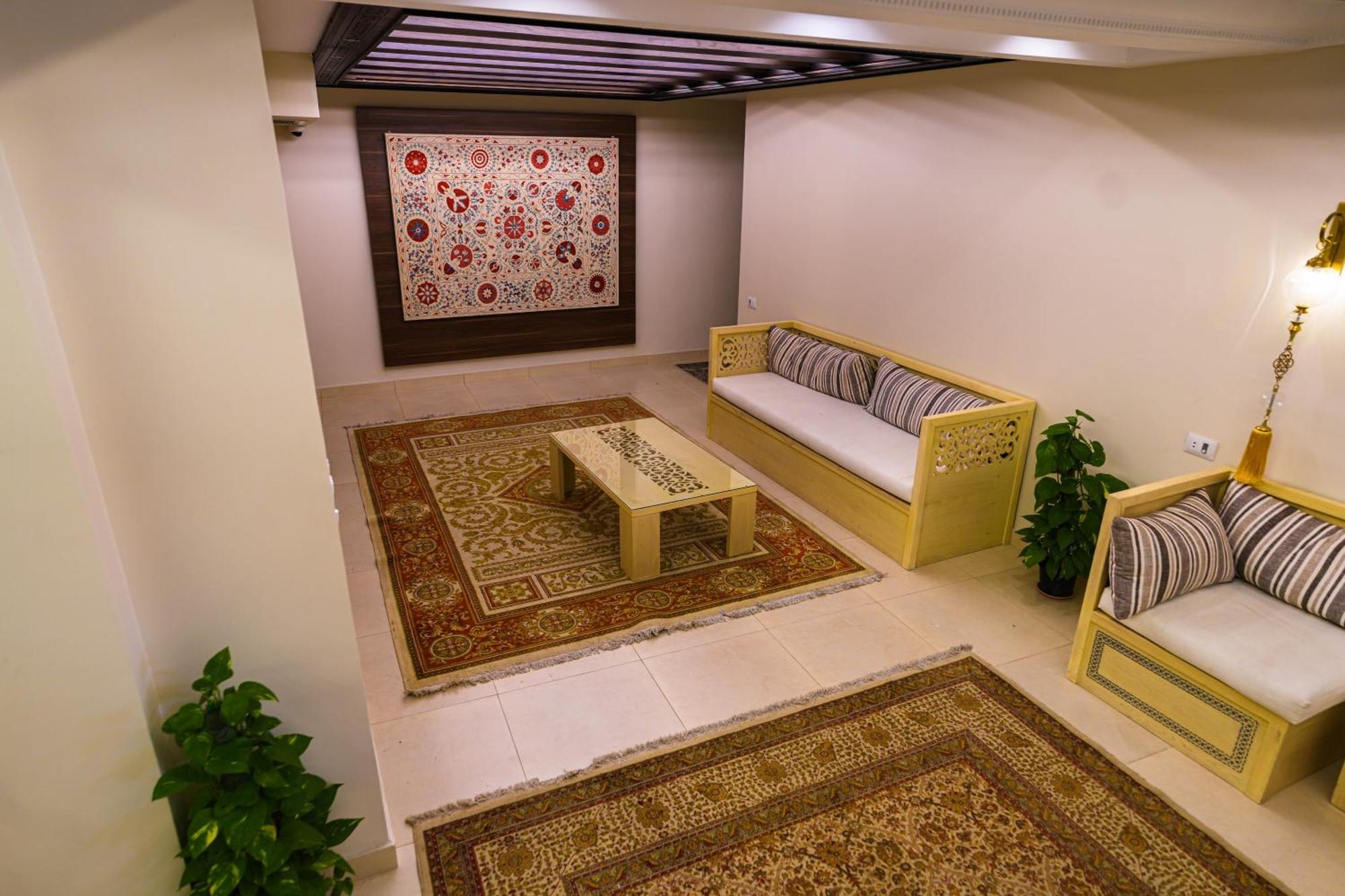 Doudou Pyramids View Hotel Kafrat al Jabal Luaran gambar
