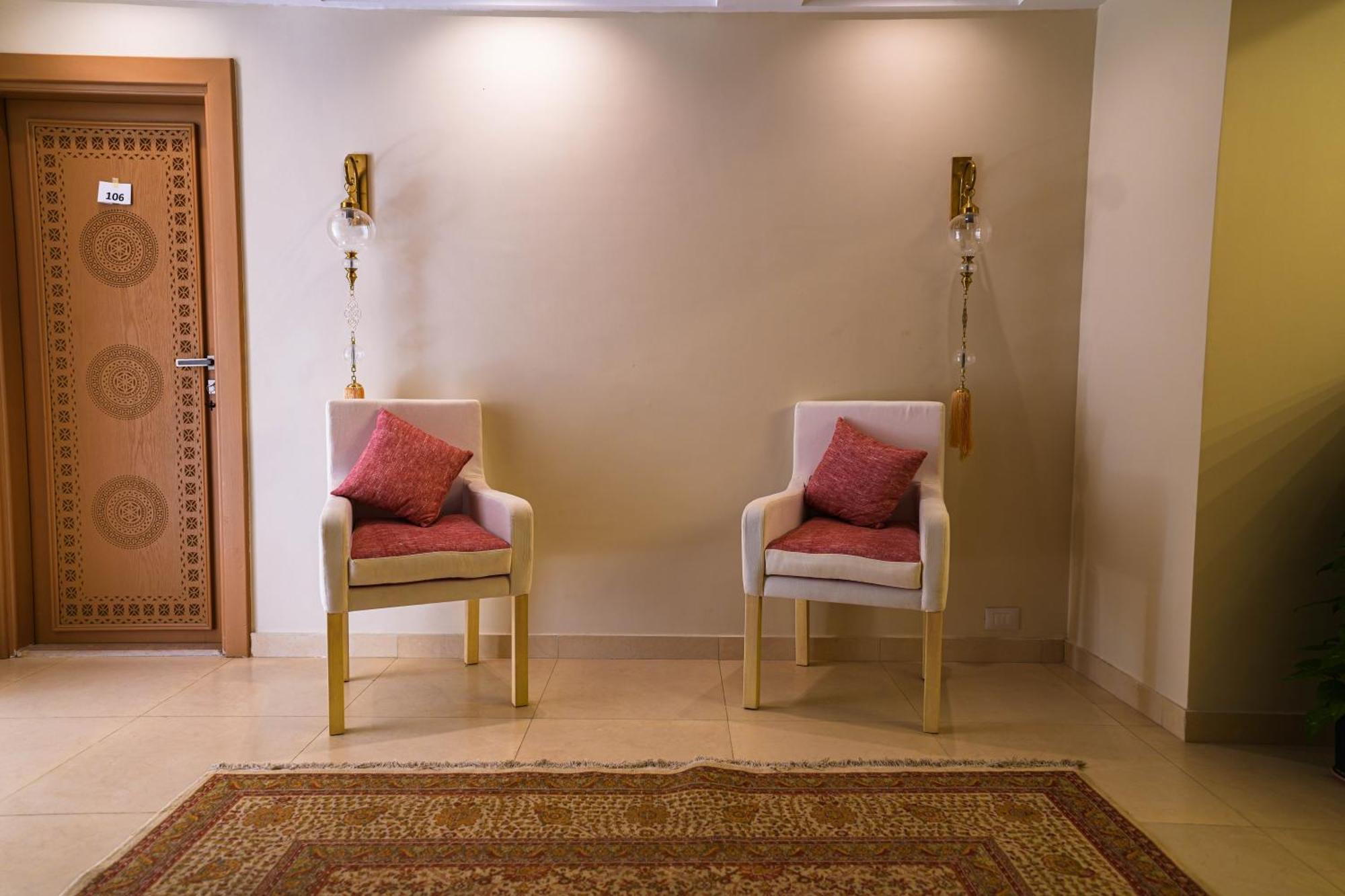 Doudou Pyramids View Hotel Kafrat al Jabal Luaran gambar