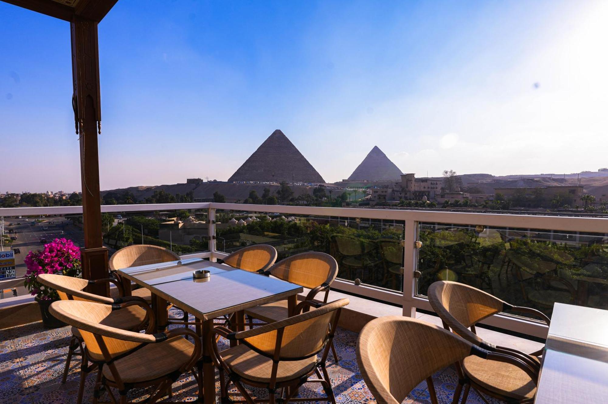 Doudou Pyramids View Hotel Kafrat al Jabal Luaran gambar