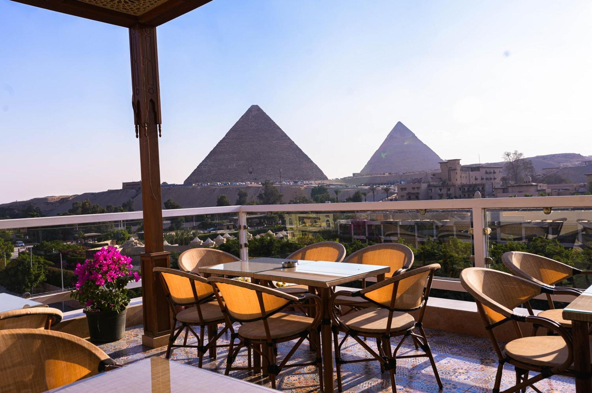 Doudou Pyramids View Hotel Kafrat al Jabal Luaran gambar