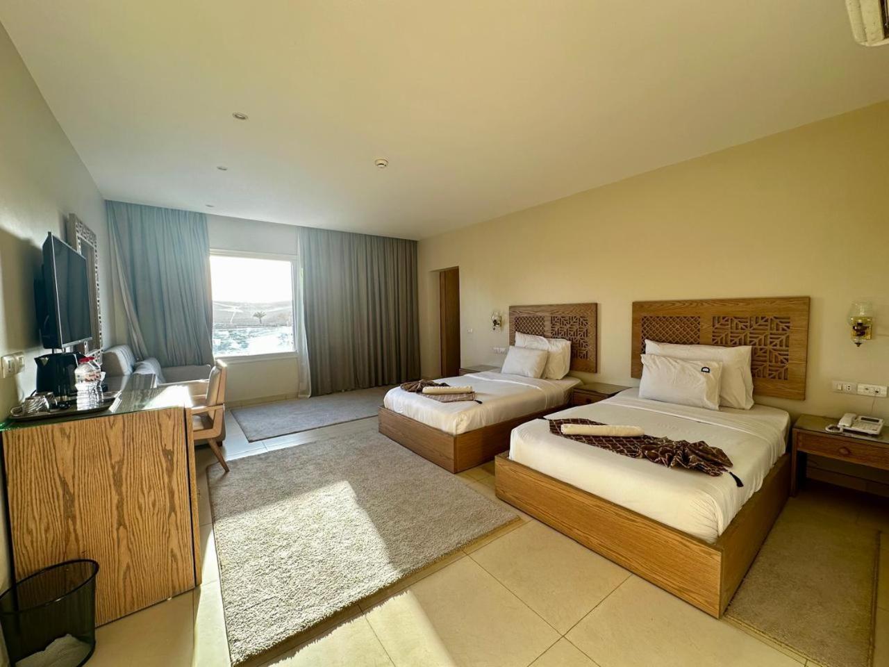 Doudou Pyramids View Hotel Kafrat al Jabal Luaran gambar