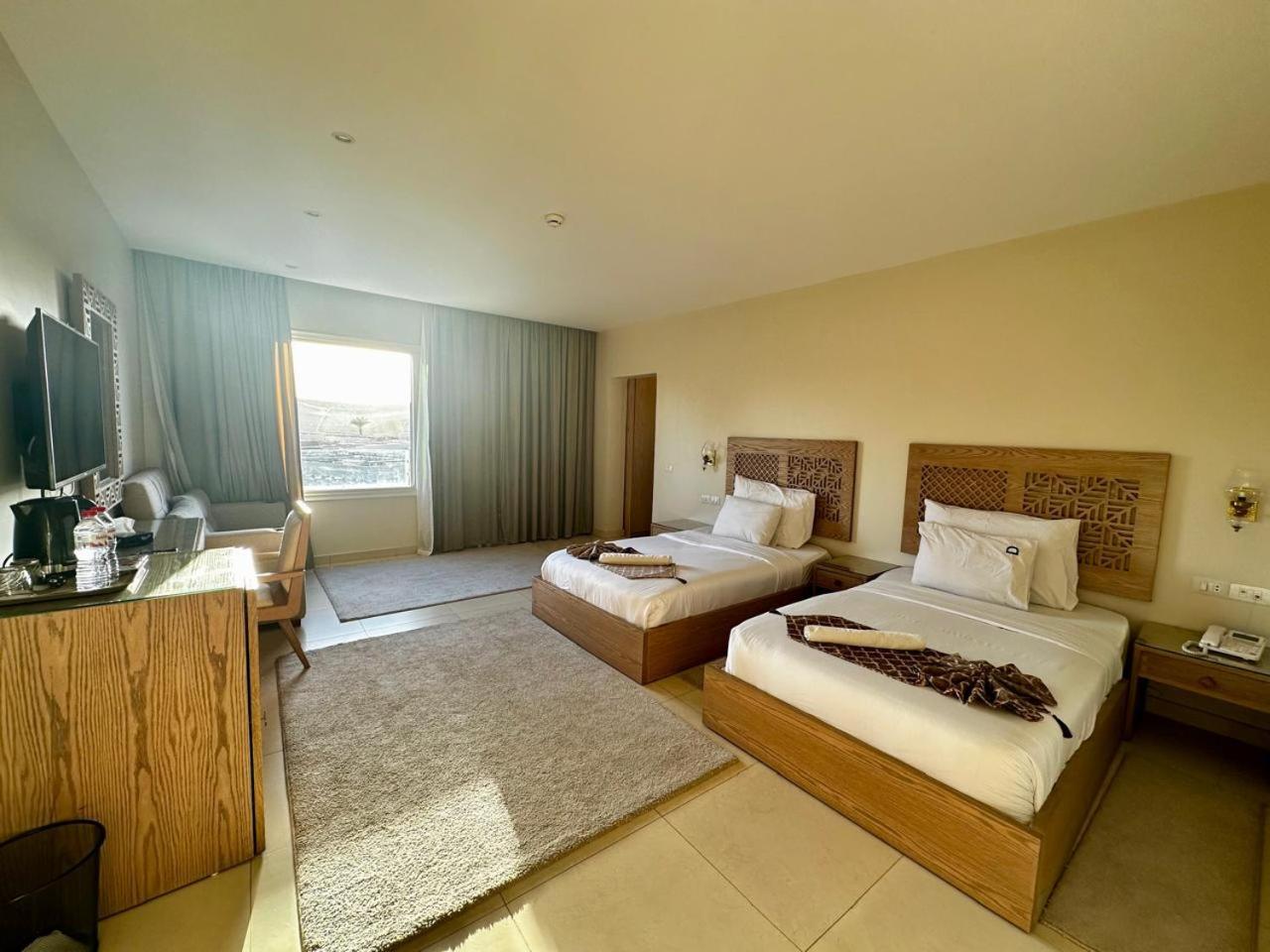 Doudou Pyramids View Hotel Kafrat al Jabal Luaran gambar