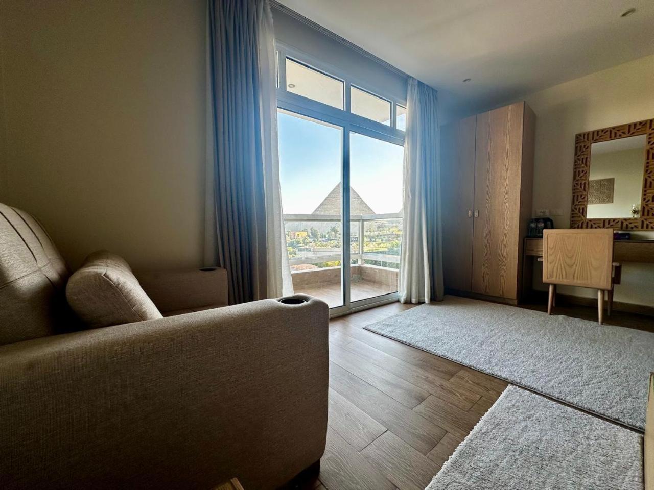 Doudou Pyramids View Hotel Kafrat al Jabal Luaran gambar