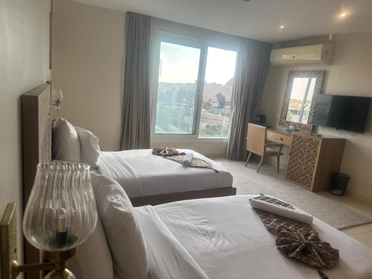 Doudou Pyramids View Hotel Kafrat al Jabal Luaran gambar