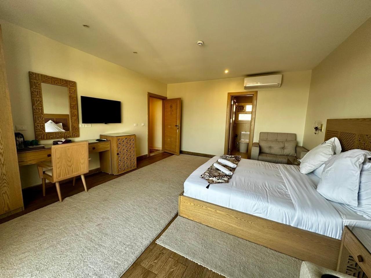 Doudou Pyramids View Hotel Kafrat al Jabal Luaran gambar