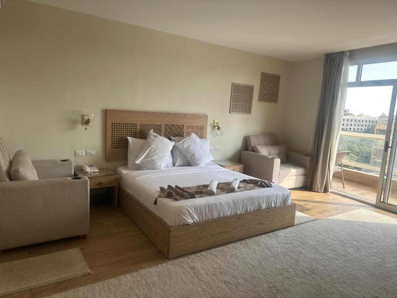 Doudou Pyramids View Hotel Kafrat al Jabal Luaran gambar
