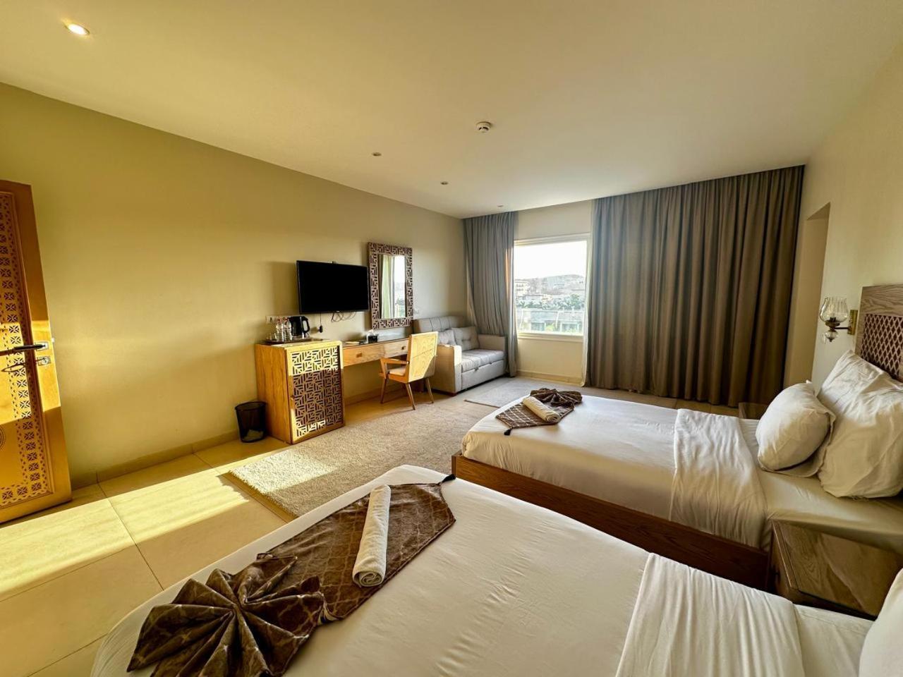Doudou Pyramids View Hotel Kafrat al Jabal Luaran gambar