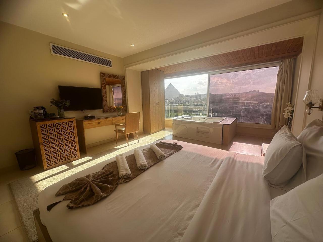 Doudou Pyramids View Hotel Kafrat al Jabal Luaran gambar