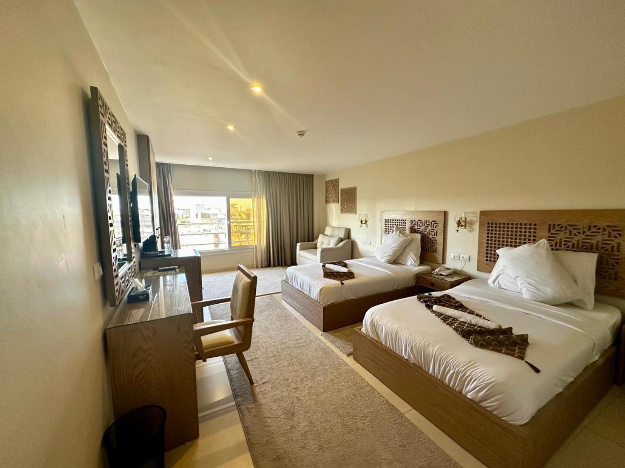 Doudou Pyramids View Hotel Kafrat al Jabal Luaran gambar