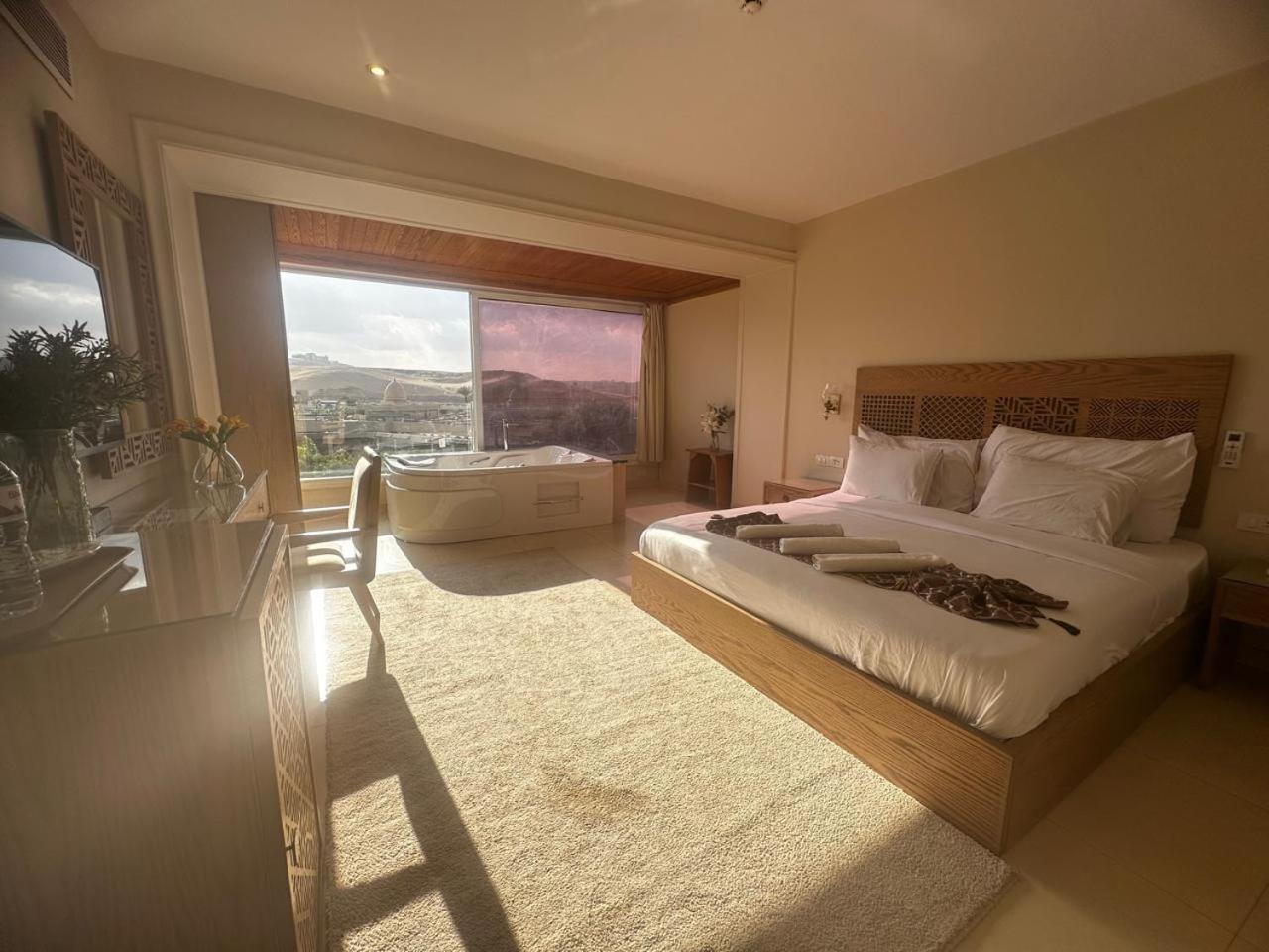Doudou Pyramids View Hotel Kafrat al Jabal Luaran gambar