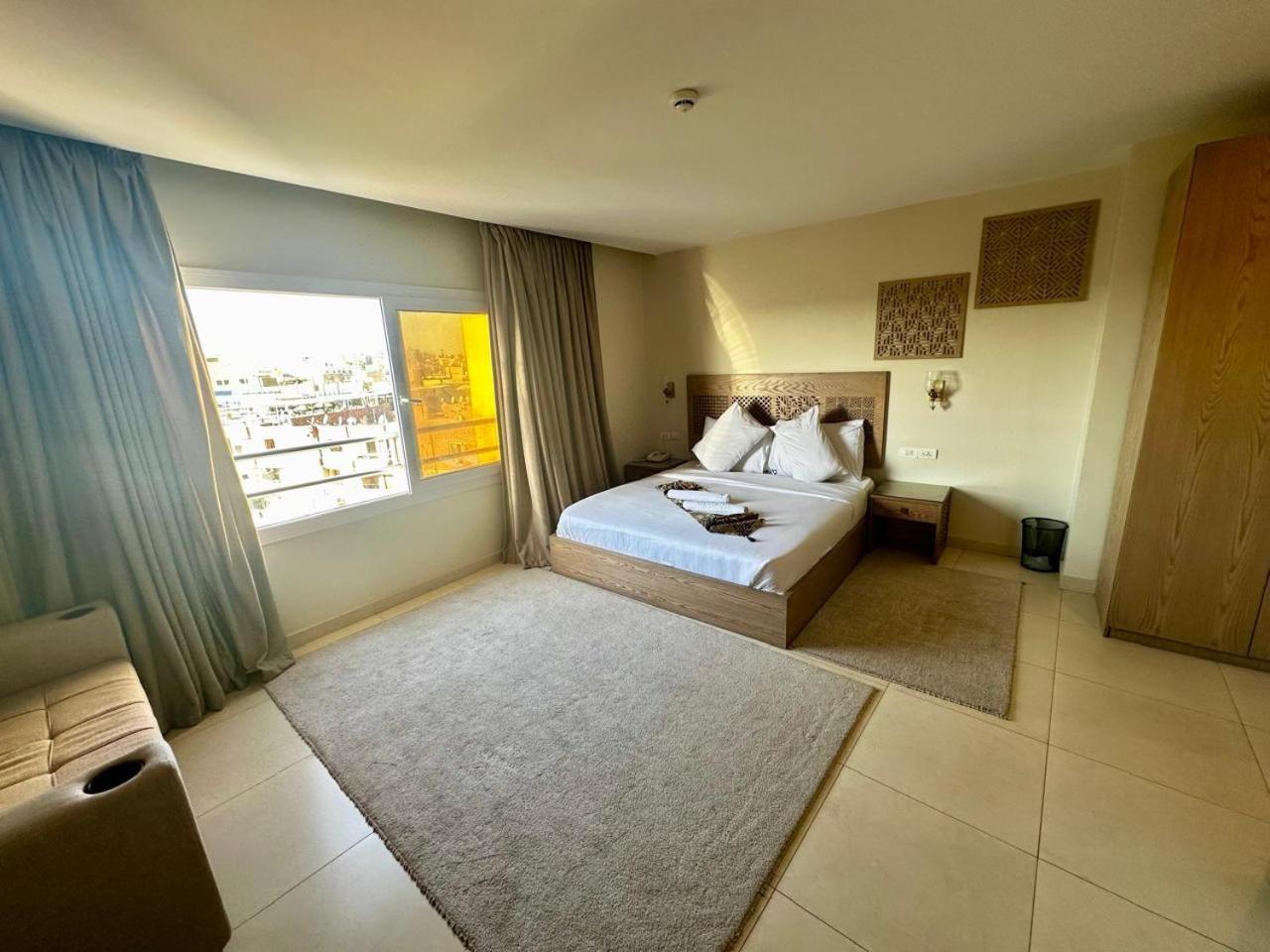 Doudou Pyramids View Hotel Kafrat al Jabal Luaran gambar