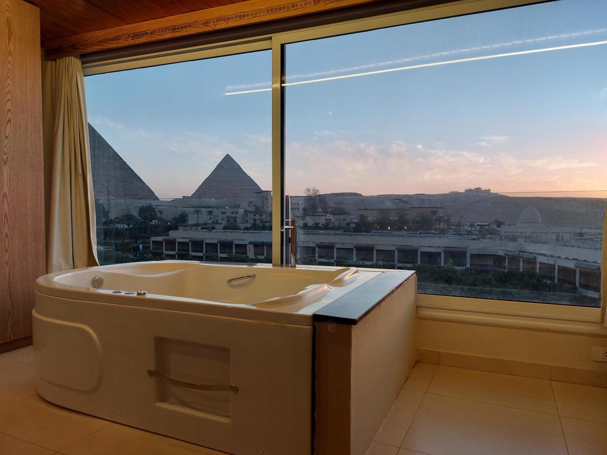 Doudou Pyramids View Hotel Kafrat al Jabal Luaran gambar